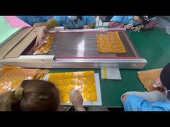 Нанесите клей для фиксации точки сварки кабеля нагревателя